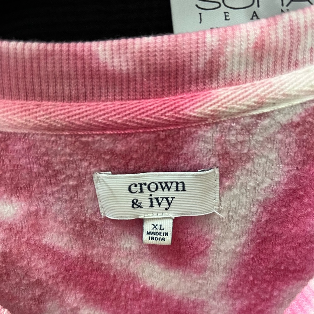 Crown and ivy pullover fleece sweatshirt